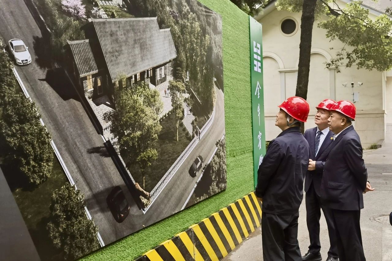 省尊龙凯时集团党委书记、董事长游勇到金牛宾馆调研张大千旧居保护修缮及环境整治工作